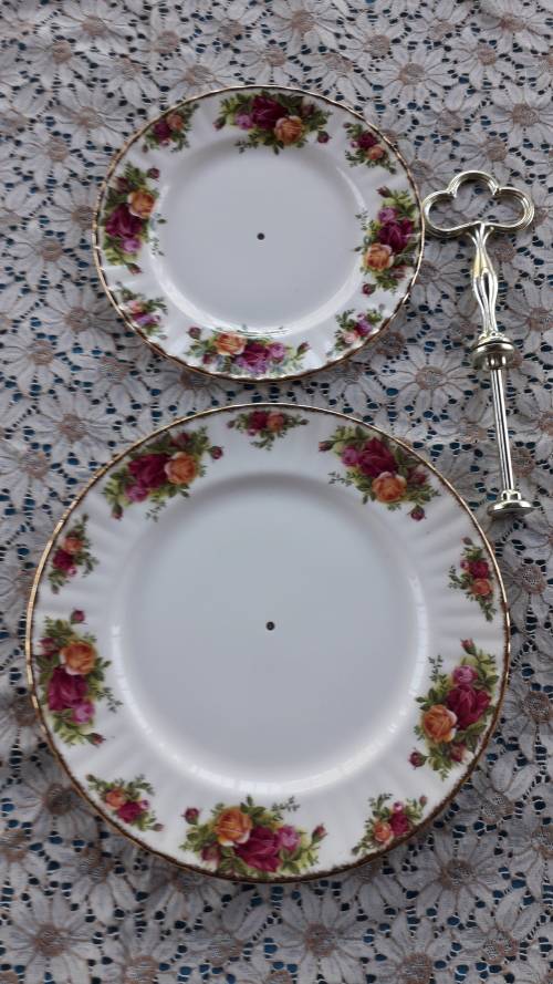 2 TIER ROYAL ALBERT "OLD COUNTRY ROSES" CAKE  STAND