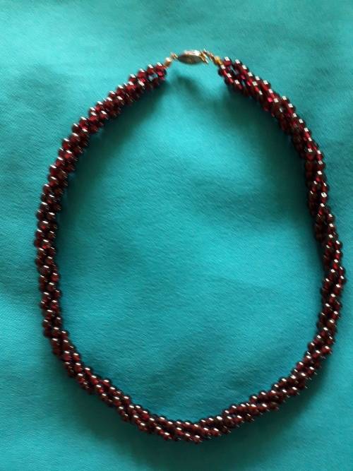 RED GARNET 3 STRAND   BEAD TWISTED  ROPE STYLE NECKLACE 48CM