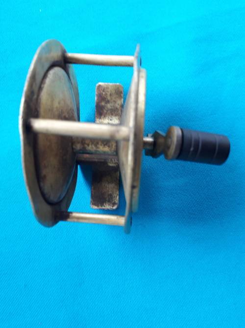 VINTAGE  'MILBRO'  BRASS FLY FISHING REEL   DIA  7 CM