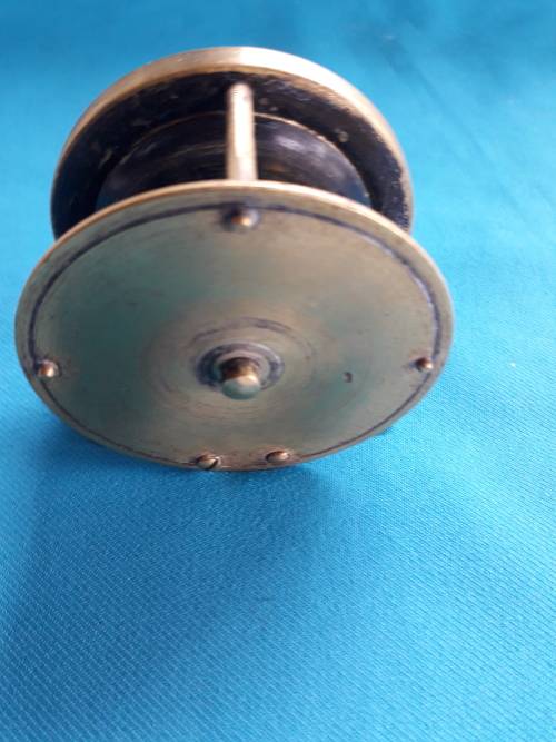 VINTAGE    BRASS FLY FISHING REEL   DIA  6.4 CM
