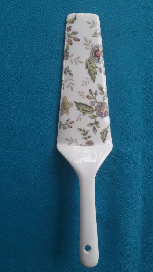PORCELAIN CAKE LIFTER
