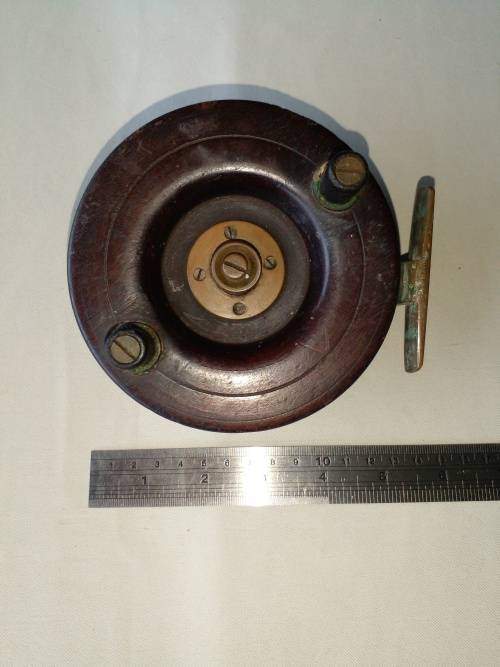 VINTAGE SCARBOROUGH STYLE WOOD AND BRASS 5 INCH FISHING REEL