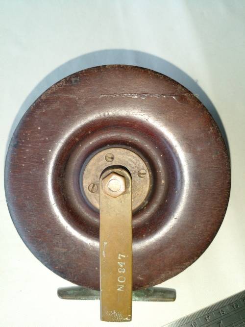 VINTAGE SCARBOROUGH STYLE WOOD AND BRASS 5 INCH FISHING REEL