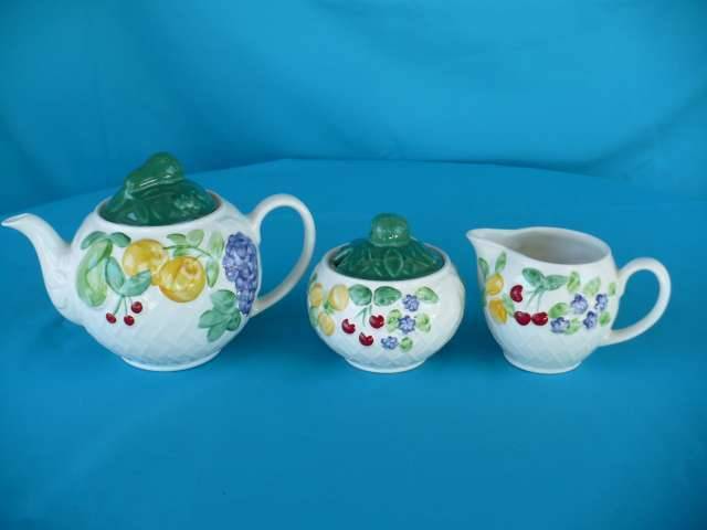 WADE TEA SET FRUIT DECORATION