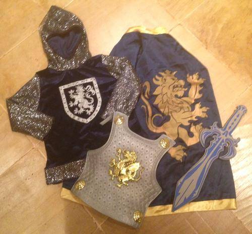 "Knight in Shining Armour" - fancy dress costume, incl plastic breast plate & rubber sword
