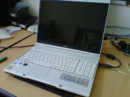 LG E500 15.4 Notebook