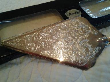 BEAUTIFUL ITALIAN SILVERPLATED CAKE SERVER STILL WITH ORIGINAL BOX!