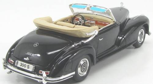 MAISTO 1/18 1955 MERCEDES-BENZ 300S - LIMITED RELEASE