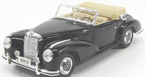 MAISTO 1/18 1955 MERCEDES-BENZ 300S - LIMITED RELEASE