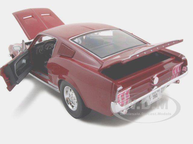MAISTO 1/18 1967 FORD MUSTANG GTA FASTBACK - SPECIAL EDITION