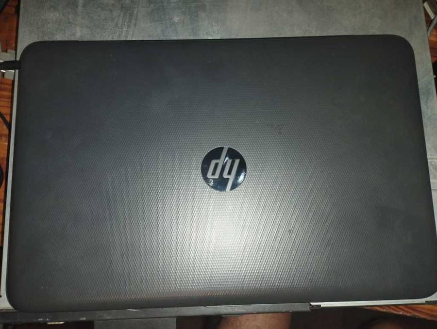 HP 250 G4 - I3-5005U 8GB Ram. needs new battery, no charger