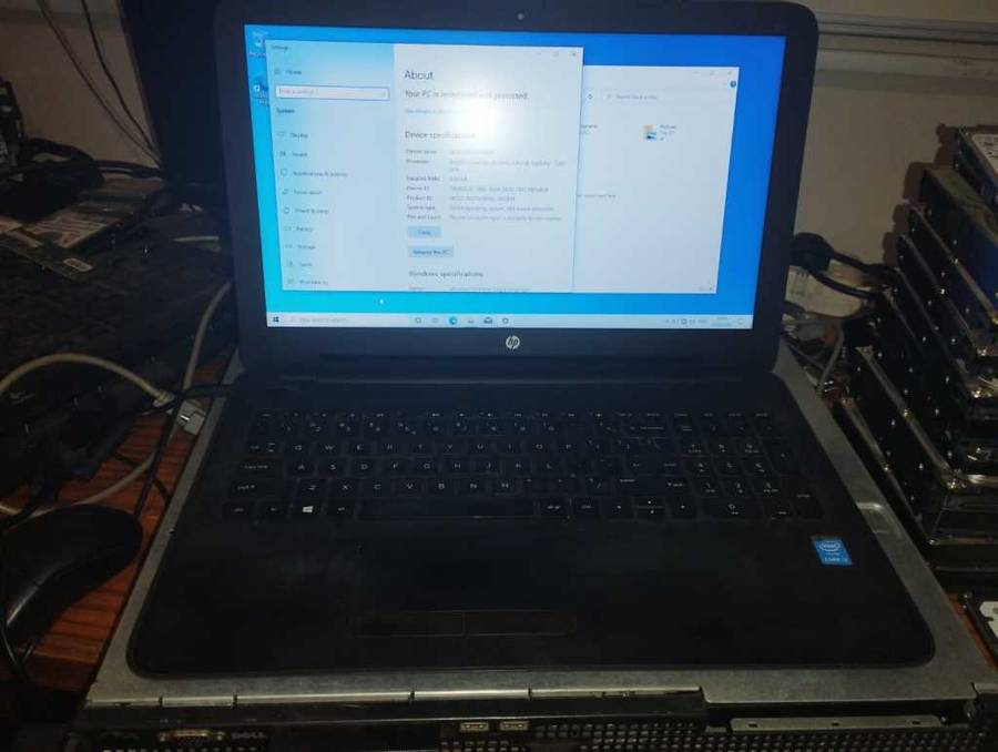 HP 250 G4 - I3-5005U 8GB Ram. needs new battery, no charger