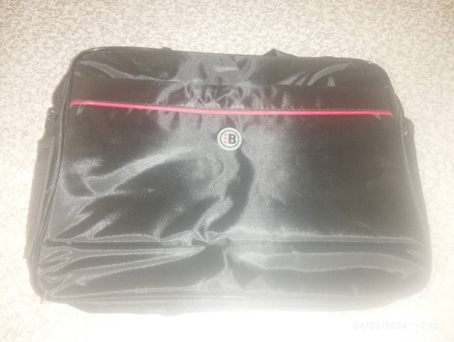 BRAND NEW SEALED BLACK BEAT IT 15.6 INCH TOP QUALITY LATOP BAG