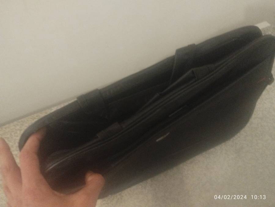 BRAND NEW SEALED BLACK BEAT IT 15.6 INCH TOP QUALITY LATOP BAG