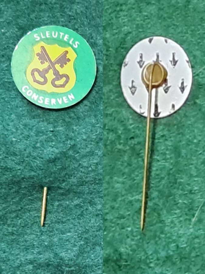 Pin: Vintage Dutch Advertising  - `Sleutels Conserven` -  Green