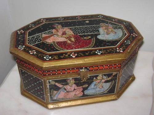 BEAUTIFUL ORIENTAL HANDPAINTED BOX!!! **WOW**