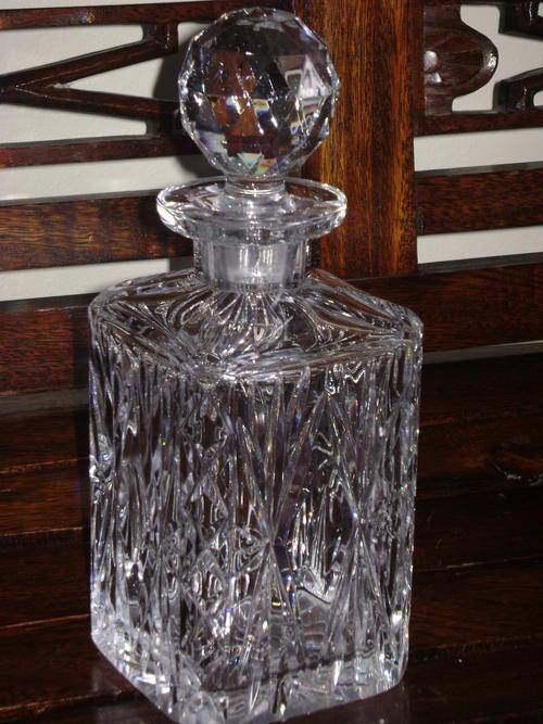 BEAUTIFUL CUT CRYSTAL DECANTER!!***IN PERFECT CONDITION***