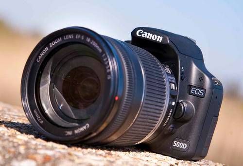 Canon 500D with EF-S 18-55mm f/3.5-5.6 IS & Speedlite Flash E-TTL DSLR YONGNUO