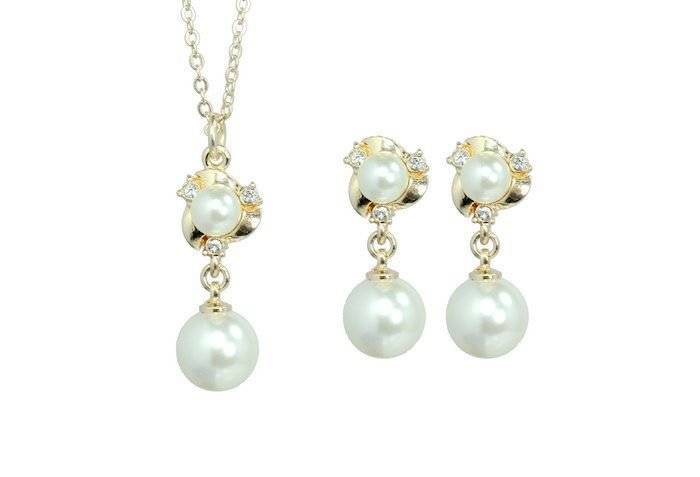 18K Gold plated, Pearl, Rhinestones Jewelry Set (Include One Piece Necklace & One Pairs Earrings)