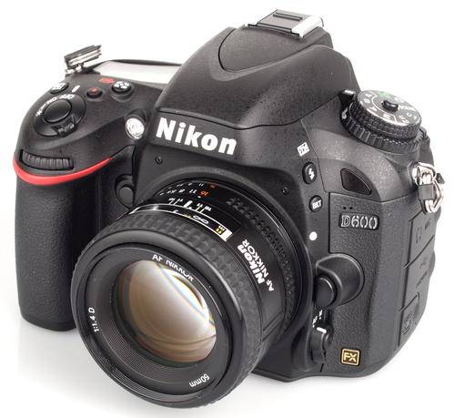 Nikon D600 24.3MP Full-frame CMOS sensor with Nikon 85mm 1.8 LIKE NEW!!!