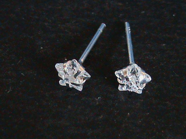 STERLING SILVER STAR STUDS........6MM