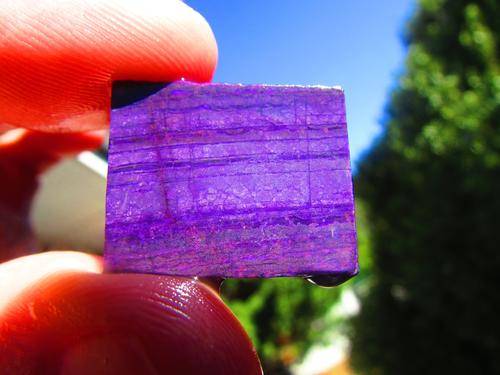 SUGILTE . GOOD GRADE CUTTING MATERIAL.   VERY RARE MATERIAL.