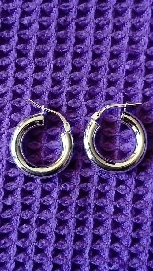 SOLID STERLING SILVER HOOP EARRINGS.