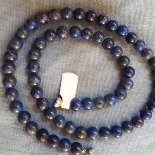 NATURAL LAPIS LAZILI GEMSTONE NECKLACE.  50 CM LONG. 8.5 MM BEADS. MAGNETIC CLASP.