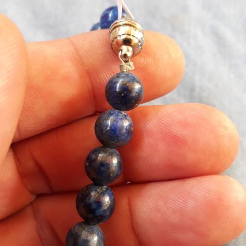 NATURAL LAPIS LAZILI GEMSTONE NECKLACE.  50 CM LONG. 8.5 MM BEADS. MAGNETIC CLASP.