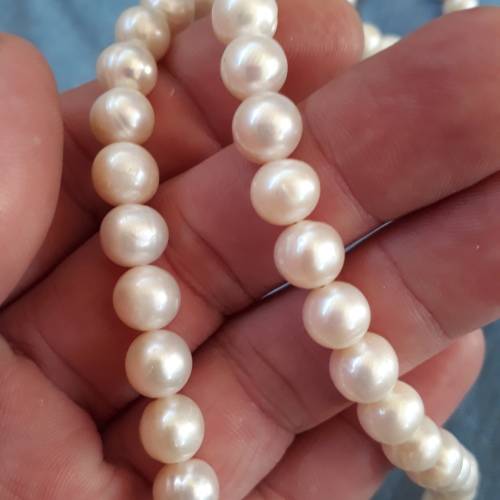 WHITE FRESHWATER PEARL NECKLACE.  56 CM LONG.  8 MM ROUND PEARLS.  MAGNETIC CLASP