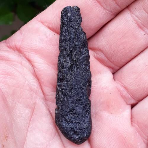 RARE TEKTITE.  LARGE SIZE, NICE SHAPE FOR A PENDANT.