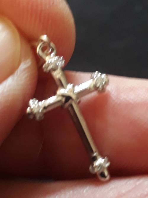SOLID STERLING SILVER CROSS PENDANT.