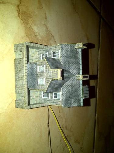 N scale House with light