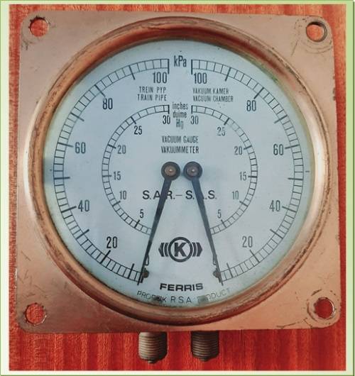 ANTIQUE FERRIS S.A.R  S.A.S TRAIN PIPE VACUUM GAUGE