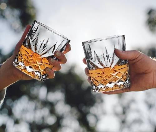 Brand New 7 Piece Clear Diamond Cut Style Whiskey Decanter with Glasses Set