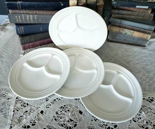 Set of 4 Stylish 3 Compartment 24cm Dinner Plate