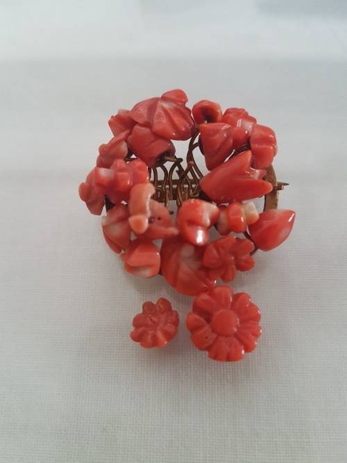 Lovely Vintage Coral Brooch For Repair