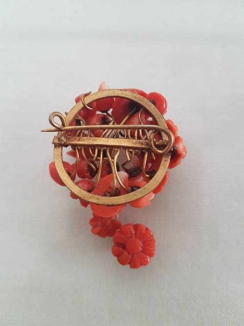 Lovely Vintage Coral Brooch For Repair