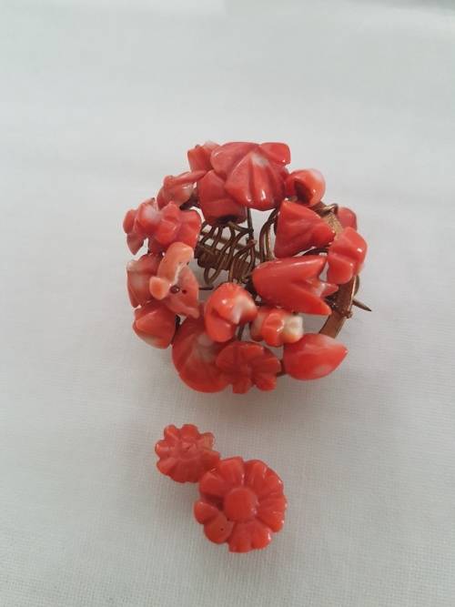 Lovely Vintage Coral Brooch For Repair