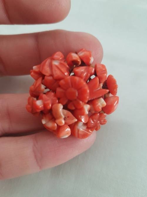 Lovely Vintage Coral Brooch For Repair