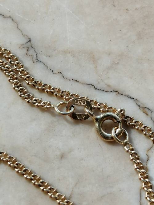 Gorgeous 9CT Gold Necklace and 9CT Gold Bee Pendant with Seed pearls and Garnet