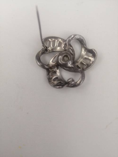 A VINTAGE STERLING SILVER MARCASITE BROOCH