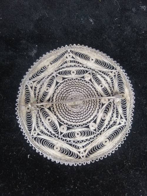A BEAUTIFUL LARGE SILVER FILIGREE BROOCH MADE IN PALESTINE