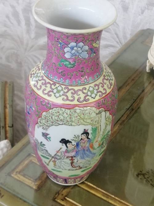 A BEAUTIFUL PINK CHINESE FAMILLE ROSE VASE