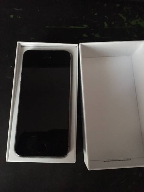 Apple iPhone 5s 16GB Space Grey *very good condition*