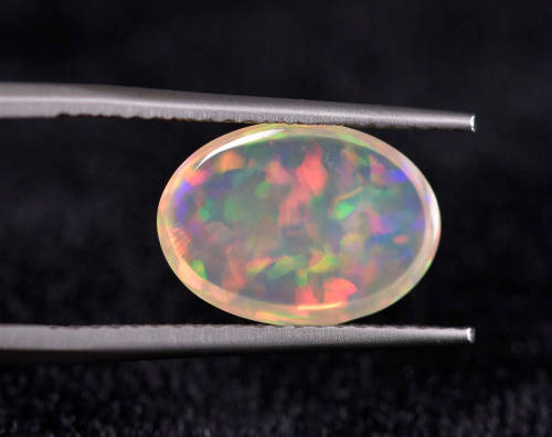 1.70ct BEAUTIFUL ETHIOPIAN WHITE OPAL OVAL CABOCHON