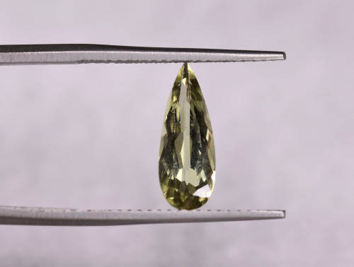 1.75ct NATURAL TURKISH  PEAR SHAPE DIASPORE WITH SLIGHT COLOUR CHANGE