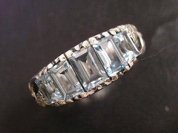 Dazzeling 925 Blue Topaz ring