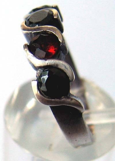 Sterling Silver 925 & Garnets Ring