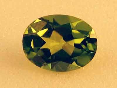 Lovely stone, 8.00 x 6.00 mm Oval cut Peridot 1.49 ct.
